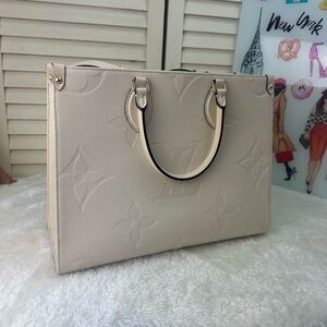 Louis Vuitton Cream On-The-Go mm